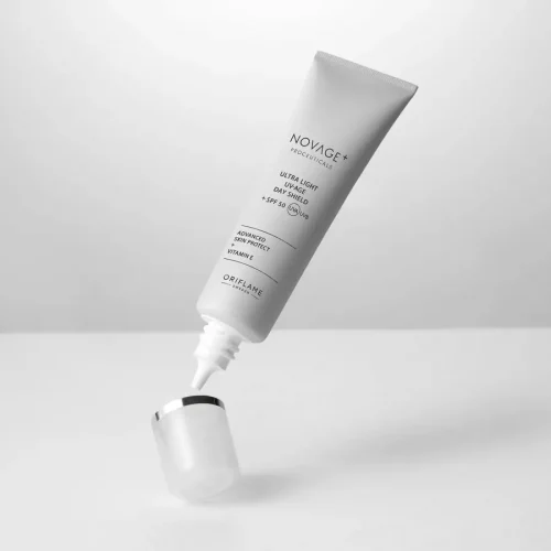 41059 Oriflame - Kem chống nắng Novage+ Proceuticals Ultra Light UV-Age Day Shield + SPF 50 ngăn ngừa lão hoá, bảo vệ da khỏi tia UVA, UVB, gốc tự do - 30ml 3 kem chống nắng oriflame novage+ Proceuticals Ultra Light UV-Age Day Shield + SPF 50 41059