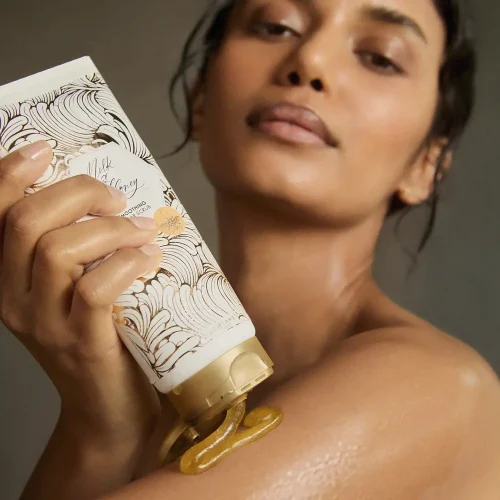 Da cơ thể bị khô phải làm sao? Hãy cùng Milk and Honey Gold Oriflame cải thiện làn da khô