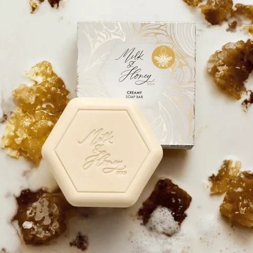 46971 Oriflame - Thanh xà phòng Oriflame Milk and Honey Gold Creamy Soap Bar từ Sữa và Mật Ong giúp dưỡng ẩm, làm mềm da – 90 gram 3 thanh xà phòng tắm oriflame Milk and Honey Gold Creamy Soap Bar 46971