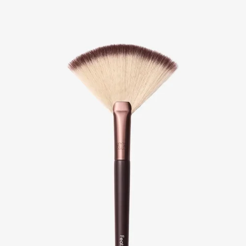 47827 Oriflame – Cọ tán phấn bắt sáng Oriflame Featherlight Highlighter Brush tán phấn hoàn hảo – 16cm 2 cọ tán phấn bắt sáng oriflame Featherlight Highlighter Brush 47827